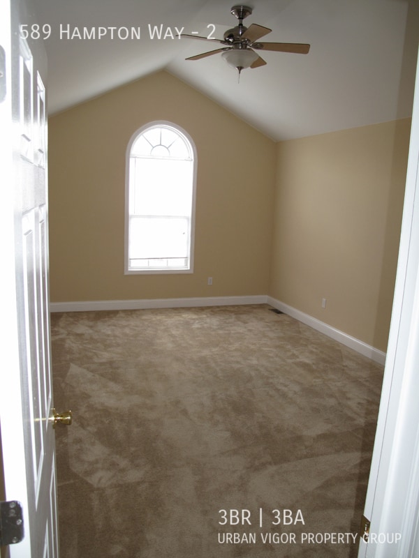 Photo - 589 Hampton Way
