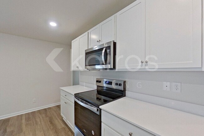 Photo - 107 Overstreet Way