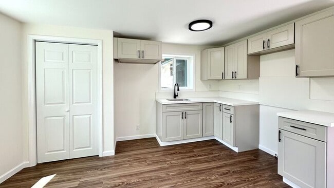 Building Photo - 1413 Ala Iolani St Unit Studio