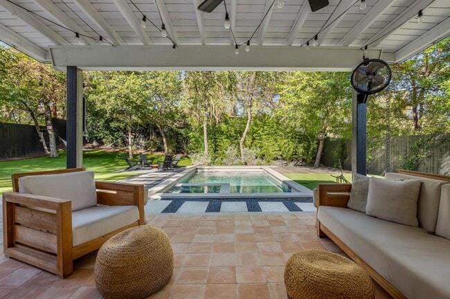 Photo - 1604 Elmhurst Dr House