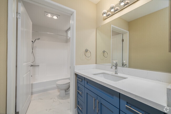 2BR, 2BA - 1,067SF - Bedroom