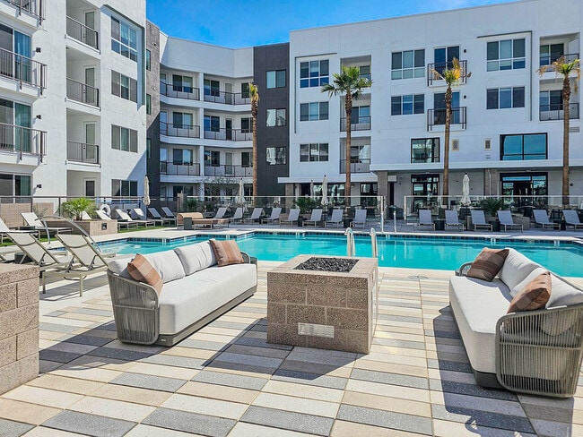 1000035556-2WEB - Alanna