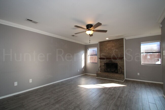 Photo - Spacious 4-Bedroom Home with Bonus Room, L...