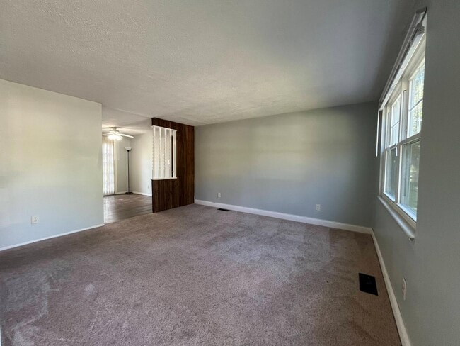 Photo - 1413 Cardwell Square S