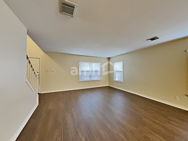 Photo - 8010 Manderly Pl