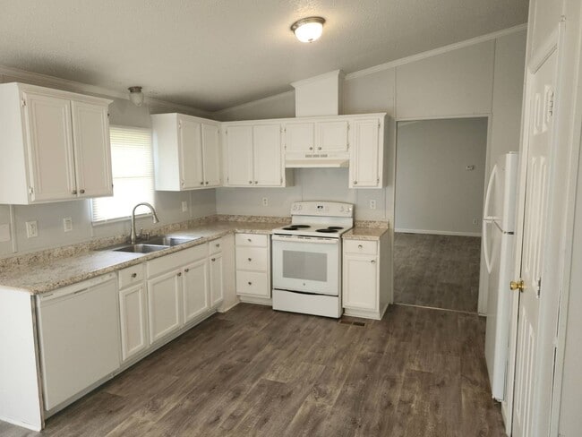 Building Photo - 76 Thompson Cir Rental