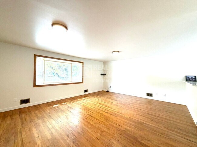 511 E Panama Dr
