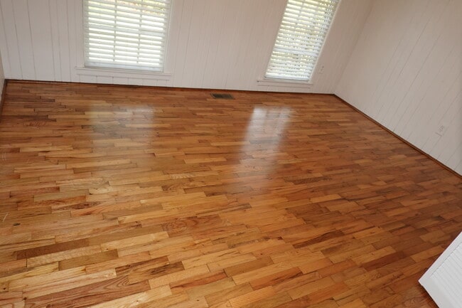 Real hardwood floors - 116 Woodland Ct