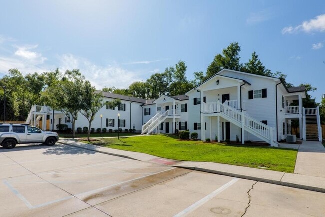 Photo - Brooks Trace