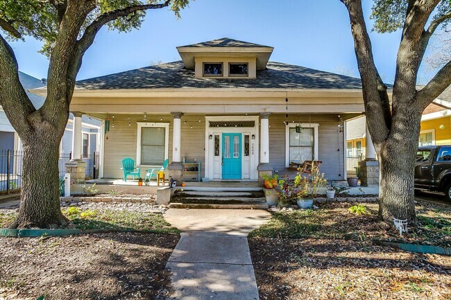 Building Photo - Amazingly Remodeled 1916 Home Located in N...