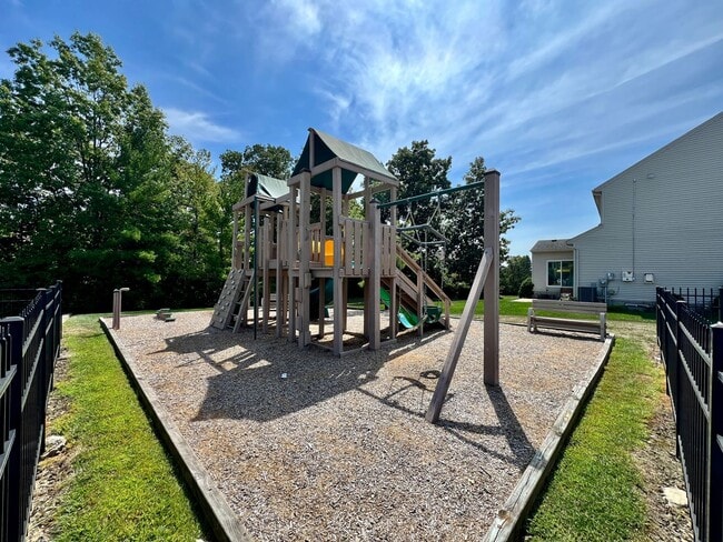 6608 Rosemont Ln