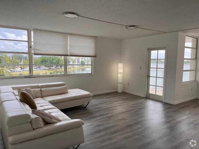 Building Photo - 1301 NE Miami Gardens Dr Unit 305W Rental