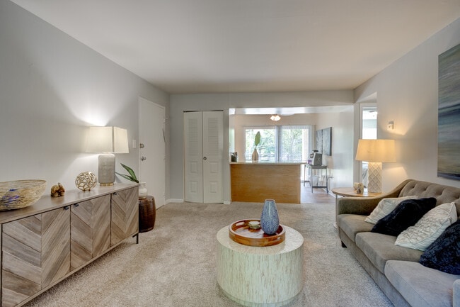 Photo - Oaks at Oxon Hill