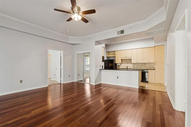 Photo - 3225 Turtle Creek Blvd Blvd Unit 142