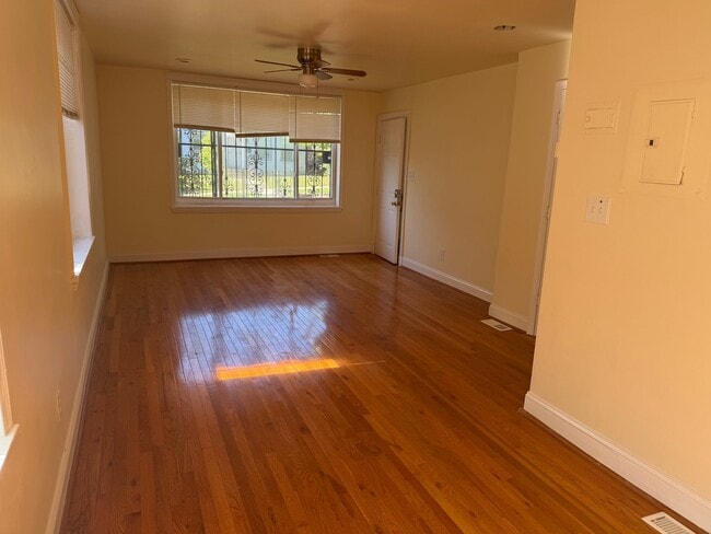 Photo - 59 Galveston Pl SW Unit 3