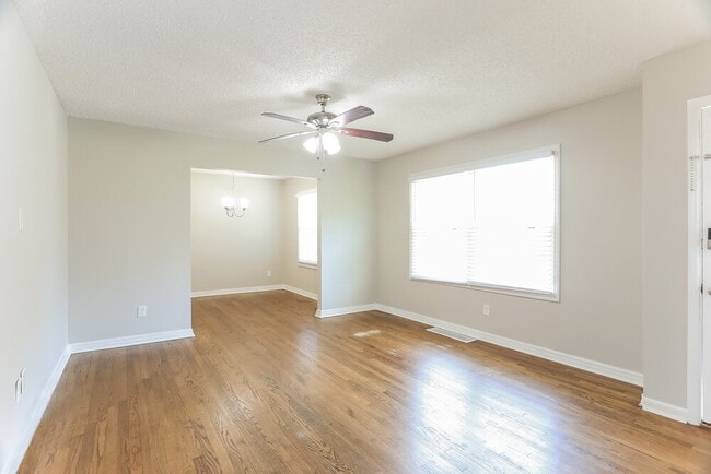 Photo - 817 Hillview Dr