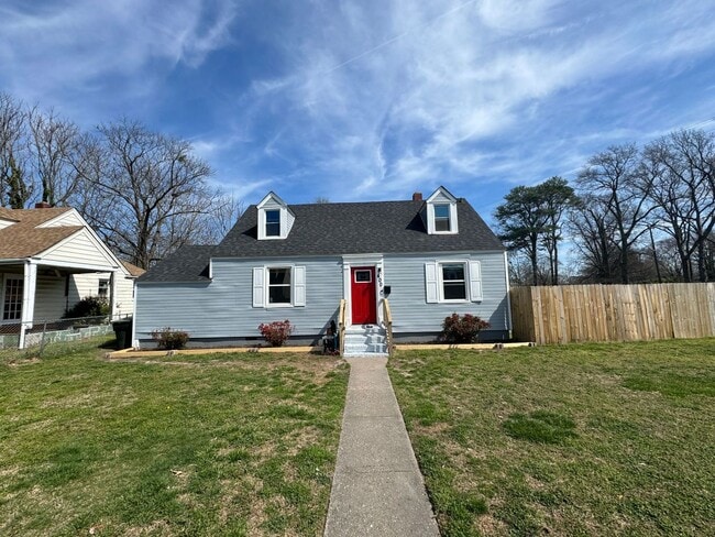 Welcome to this charming Cape Cod style ho... - Welcome to this charming Cape Cod style ho... House