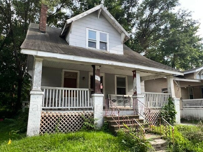Building Photo - 327 E Stuart Ave
