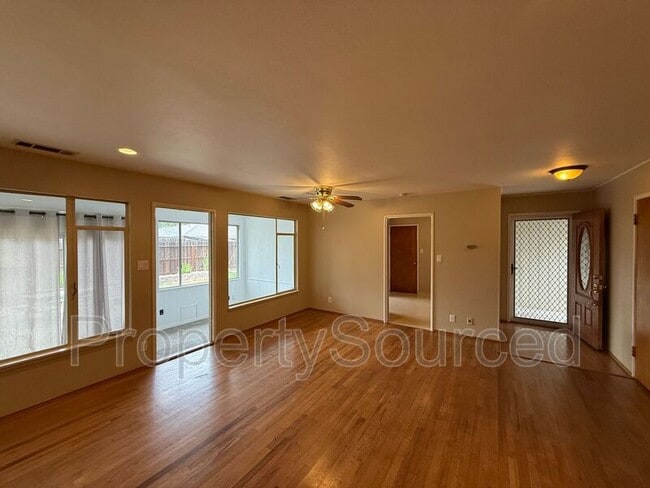 Photo - 1537 Maplewood Dr