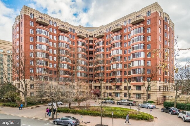 El condominio de Charleston - 2400 Clarendon Blvd Unidad 1001