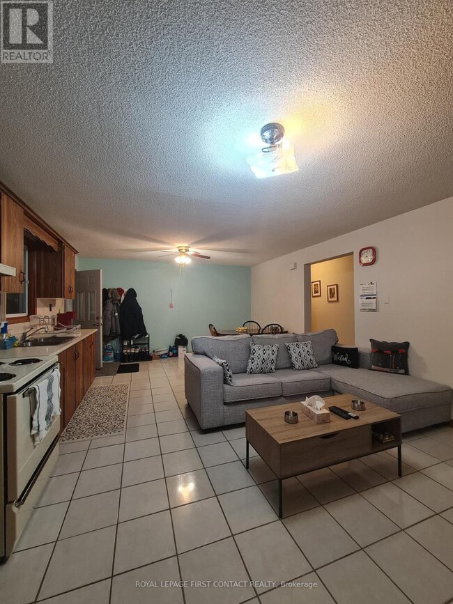 Photo - 1307 River Rd E