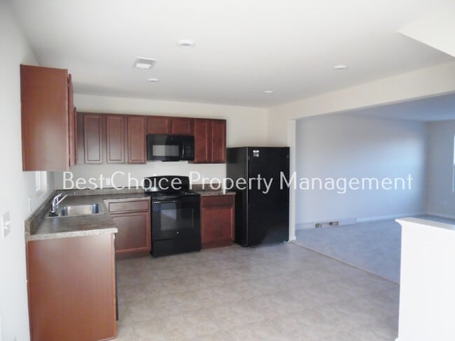 Photo - 404 Brookshade Way