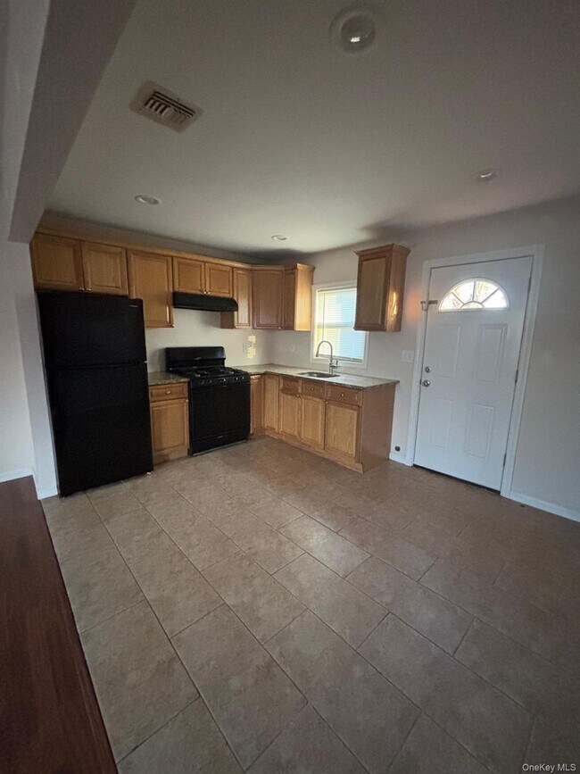 Photo - 202 Clark St