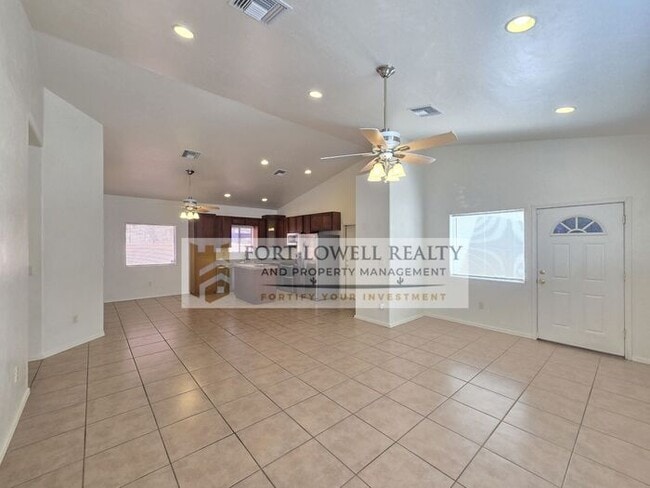 Photo - Spacious 3-Bed / 2-Bath Home in Central Tu...