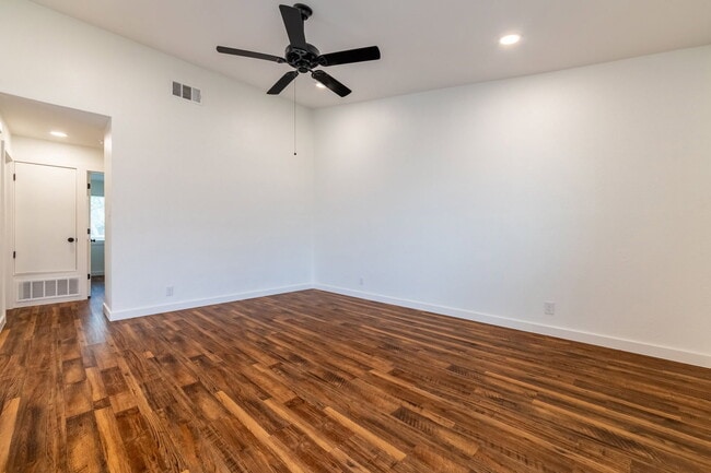 Photo - 1205 Dobie Dr