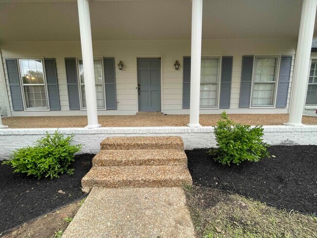 Photo - 2420 Stratfield Dr