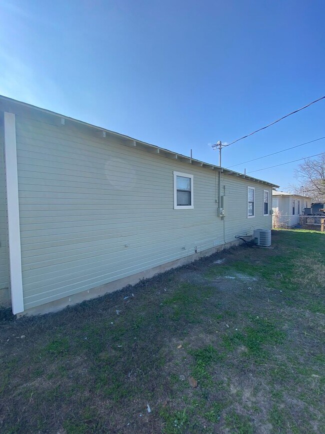 Photo - Charming newly renovated 3 bedroom 2 bath ...