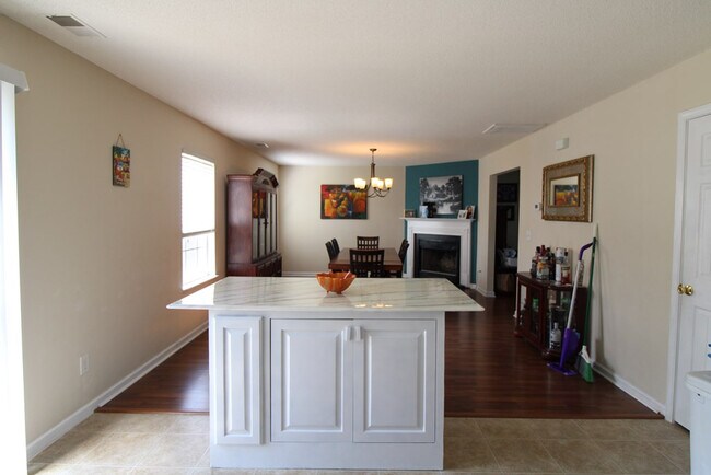 Photo - 1724 Polaris Dr