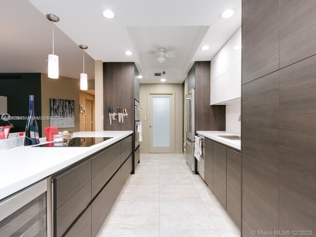 Photo - 21150 Point Pl Unit 405