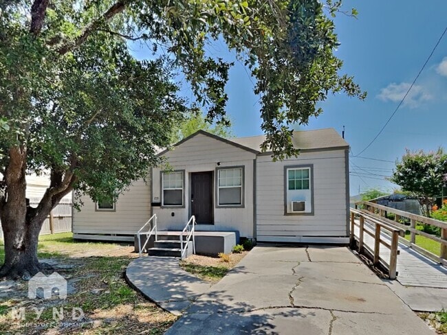 Building Photo - 1735 Arlington Dr Rental