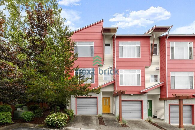 Photo - 3 Bed 2.5 Bath End Unit Townhome is Available for Rent!