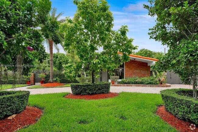 Building Photo - 6820 SW 86th Ave Rental