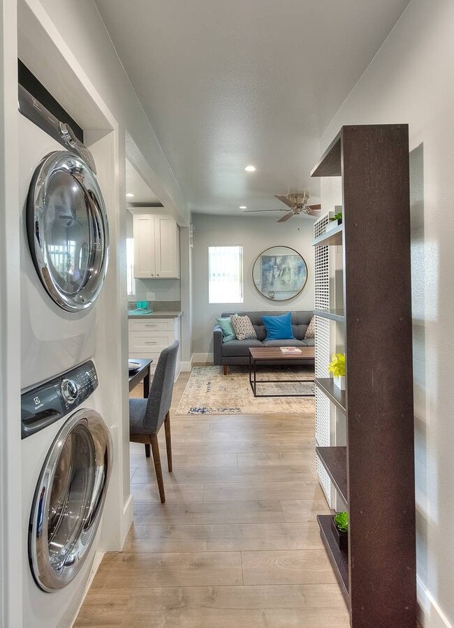 Photo - 4286 S Hobart Blvd Unidad 4286 1-2