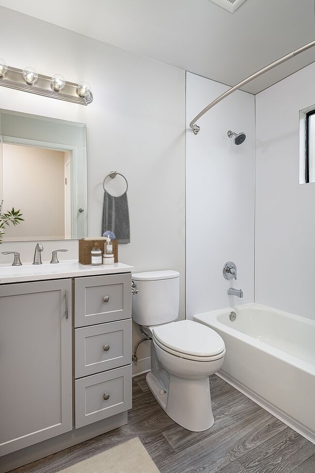 Photo - Hawthorne Court Apartments