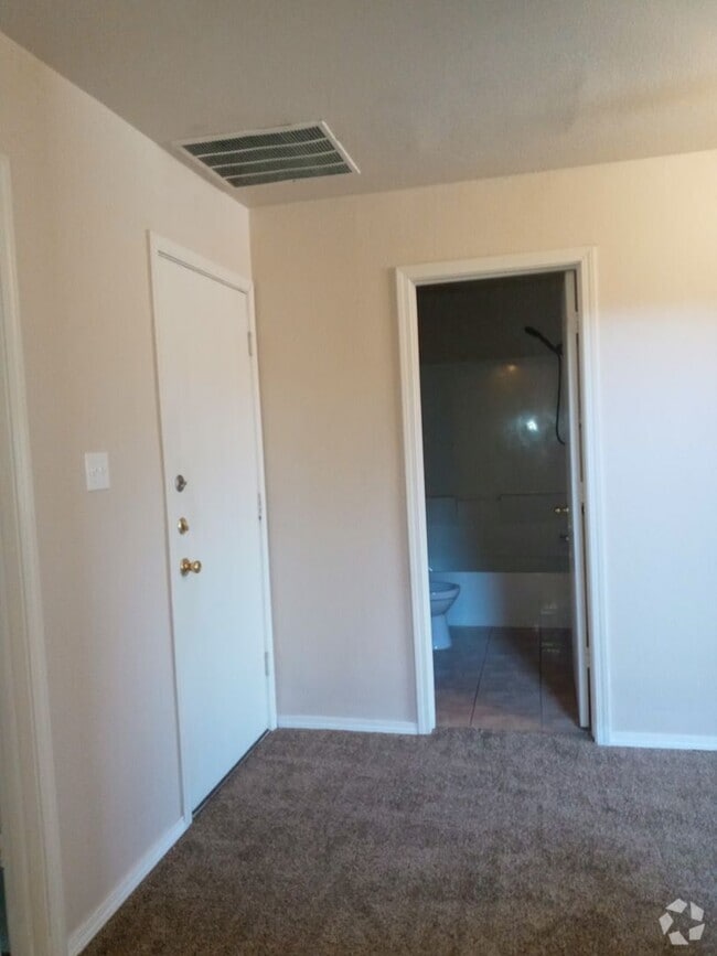 Building Photo - VENTANA RANCH-Bedroom,Full Bath Downstairs!!! Rental