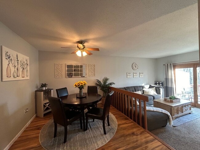Photo - 882 N Colony Rd