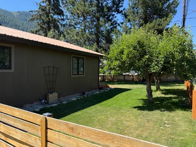 Photo - 205 West St