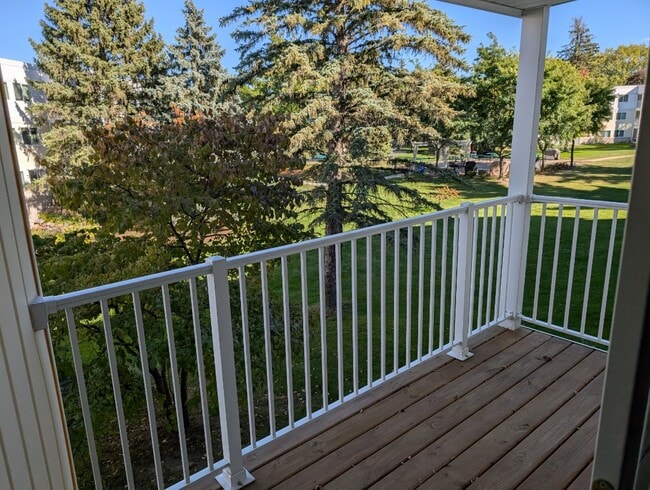 Deck Overlooking Courtyard - 122 Demont Avenue East Unit Suite 269