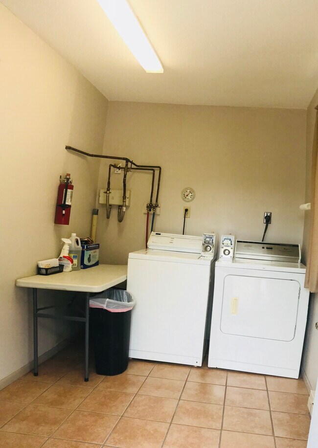 Laundry Room Shared! - 620 3rd Ave E Unit Meadowview Apt.
