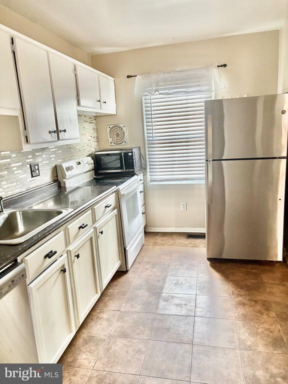 Photo - 13 Mitnick Ct