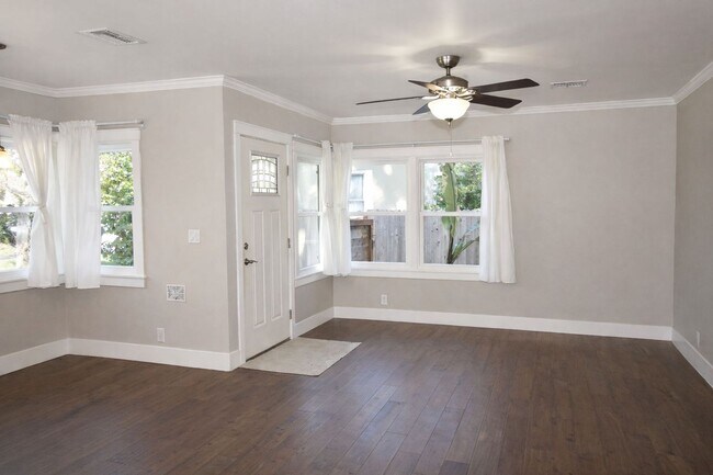 Photo - 600 Perkins Way