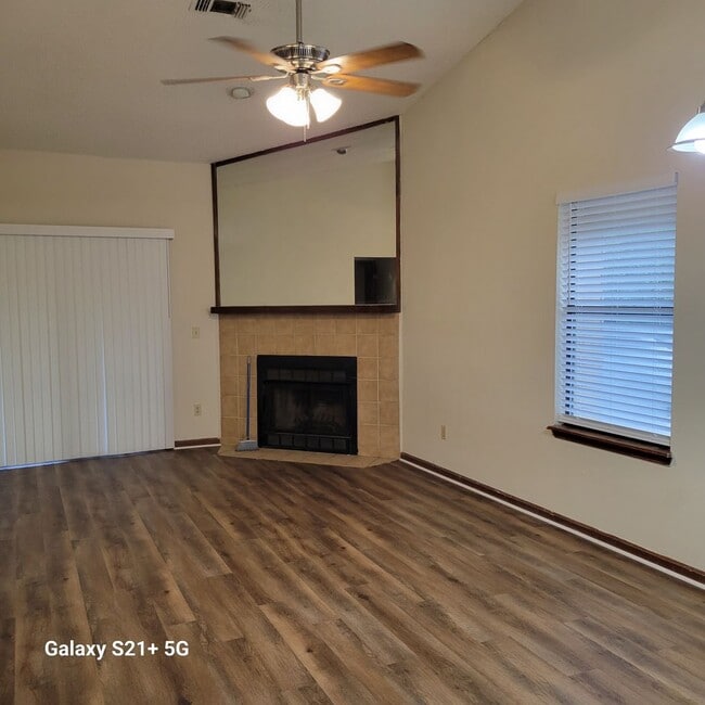 Photo - $1150 - 2/2 - Move IN Special!