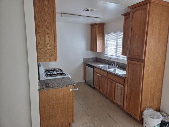 Building Photo - 3947 W 178th St Unit 3