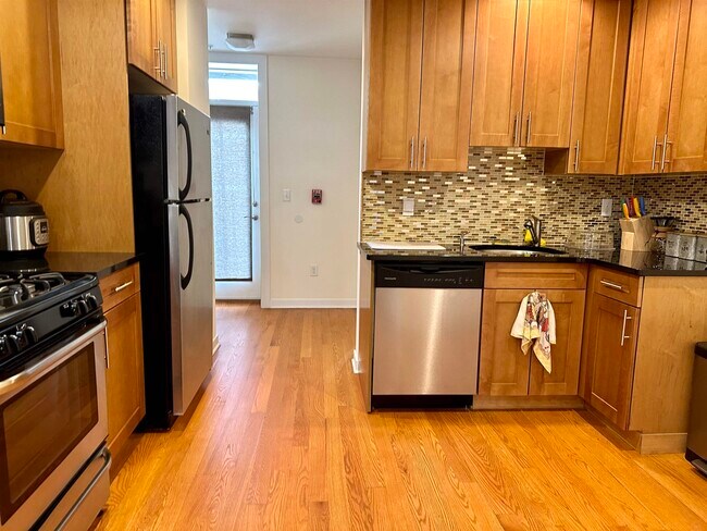 Photo - 408 Grand St Unidad 4L Rental