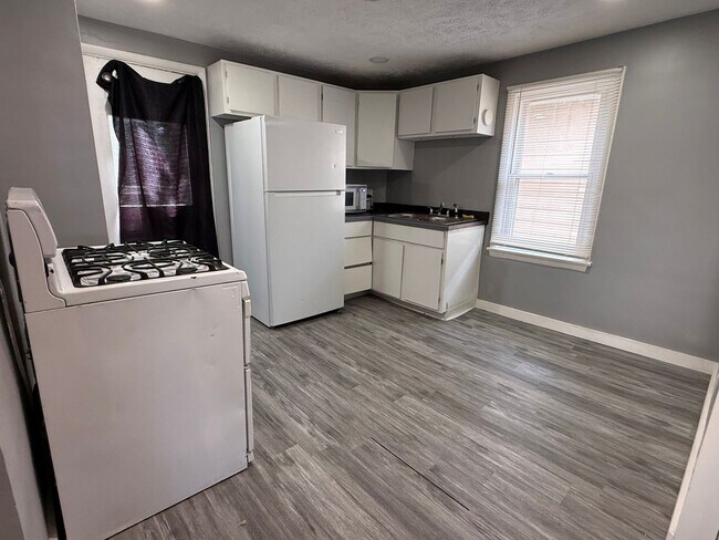 Photo - 190 E Mapledale Ave Unit 190 B