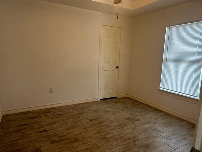 Photo - 806 Old Angleton Rd